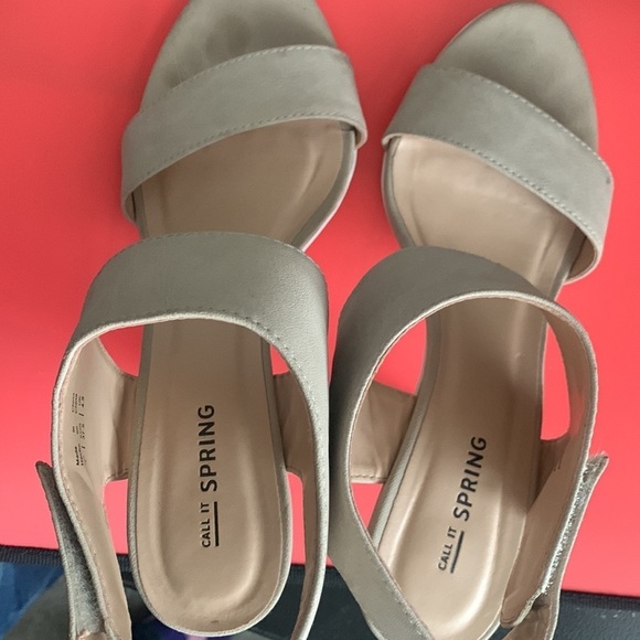 💚💚 Call It Spring Heels ~ Velcro Ankle Strap size 7 - Picture 2 of 5